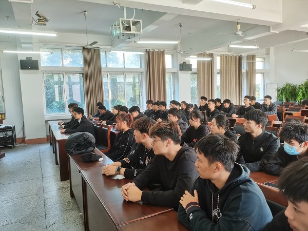 说明: C:\Users\Administrator\Desktop\金年会jinnianhuicom“青马工程”第一期大学生骨干培训班开班2021.11.12\金年会jinnianhuicom“青马工程”第一期大学生骨干培训班开班2021.11.12\3.jpg