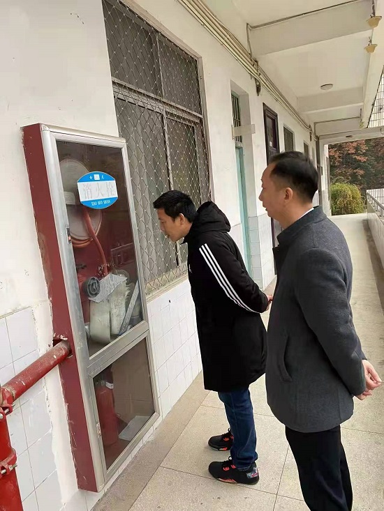 说明: C:\Users\Administrator\Desktop\金年会jinnianhuicom开展冬季消防安全检查活动2021.12.17\金年会jinnianhuicom开展冬季消防安全检查活动2021.12.17\4.jpg
