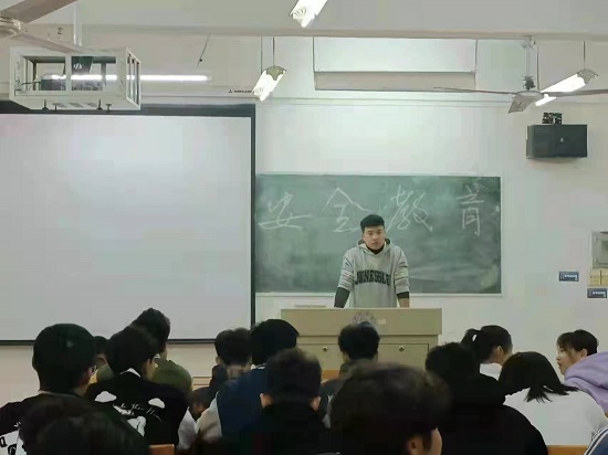 说明: C:\Users\Administrator\Desktop\金年会jinnianhuicom召开期末安全教育主题班会2021.12.27\金年会jinnianhuicom召开期末安全教育主题班会2021.12.27\1.jpg