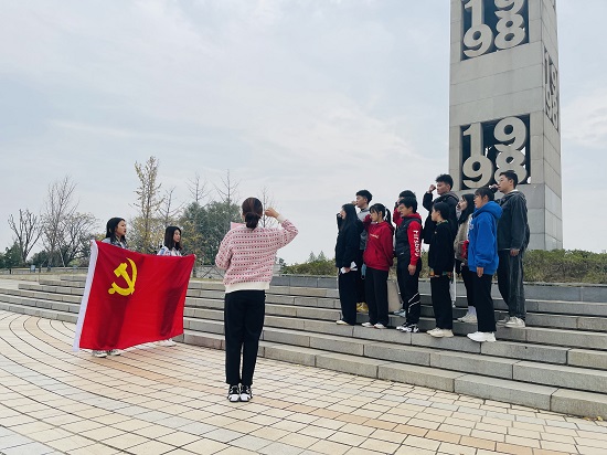 说明: C:\Users\Administrator\Desktop\金年会jinnianhuicom学生党支部到九江抗洪广场开展党史学习教育\金年会jinnianhuicom学生党支部到九江抗洪广场开展党史学习教育\780aa3956db4caca0ba9e1ec0e59243.jpg