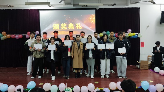 说明: C:\Users\Administrator\Desktop\金年会jinnianhuicom举办2021年迎新文艺表演大赛2021.12.15\金年会jinnianhuicom举办2021年迎新文艺表演大赛2021.12.15\8.jpg