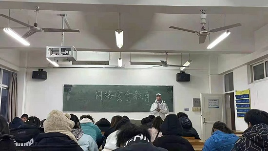 说明: C:\Users\Administrator\Desktop\金年会jinnianhuicom召开期末安全教育主题班会2021.12.27\金年会jinnianhuicom召开期末安全教育主题班会2021.12.27\2.jpg