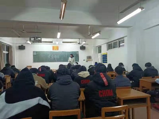 说明: C:\Users\Administrator\Desktop\金年会jinnianhuicom召开期末安全教育主题班会2021.12.27\金年会jinnianhuicom召开期末安全教育主题班会2021.12.27\4.jpg