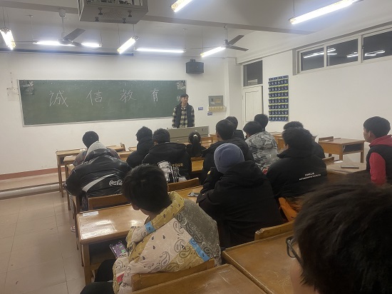 说明: C:\Users\Administrator\Desktop\金年会jinnianhuicom召开诚信教育主题班会2021.12.19\金年会jinnianhuicom召开诚信教育主题班会2021.12.19\1.jpg