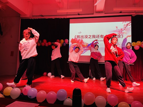 说明: C:\Users\Administrator\Desktop\金年会jinnianhuicom举办2021年迎新文艺表演大赛2021.12.15\金年会jinnianhuicom举办2021年迎新文艺表演大赛2021.12.15\4.jpg