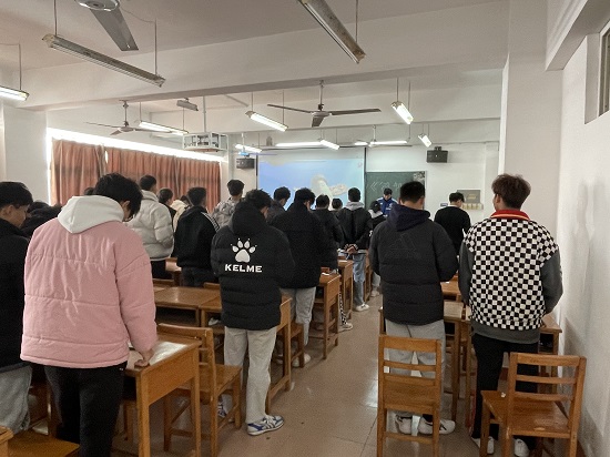 说明: C:\Users\Administrator\Desktop\金年会jinnianhuicom组织师生传唱主题歌曲《领航》2022.1.4\金年会jinnianhuicom组织师生传唱主题歌曲《领航》2022.1.4\2.jpg